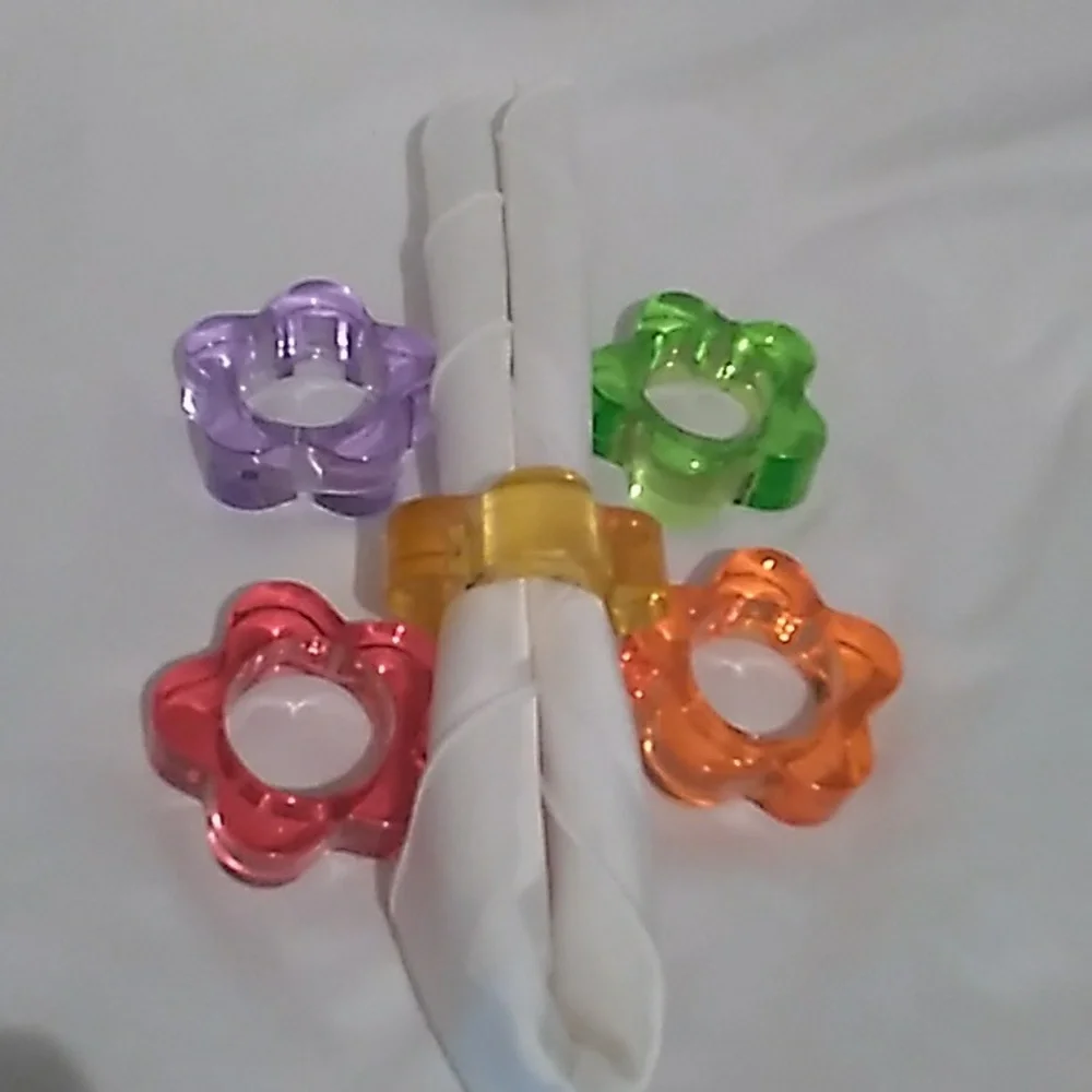 Crate & Barrel Lucete Multi Color Daisy Napkin Rings Set Of 5 (B5)